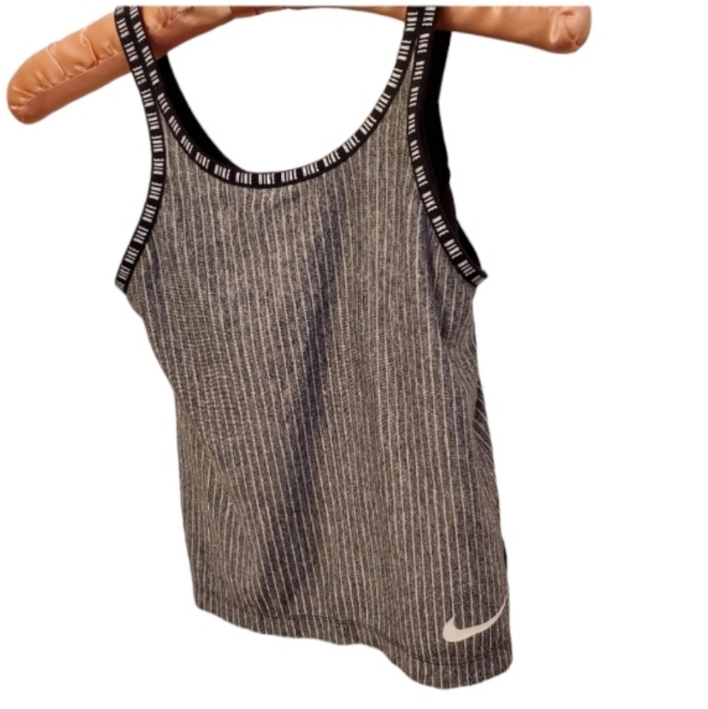 NIKE Sports Top
